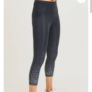 Like new! Mono B leopard ombré capri leggings
